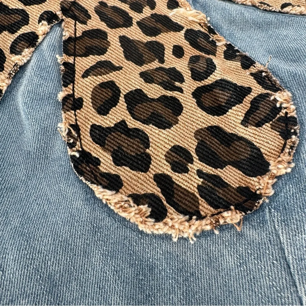 NWT BiBi Light Wash Animal Leopard Cheetah Boho Floral Patch Wide Leg Jeans XL - Picture 5 of 10